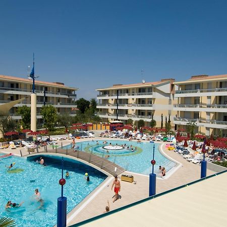 Villaggio Planetarium Resort Бибионе Екстериор снимка
