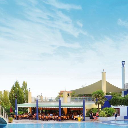 Villaggio Planetarium Resort Бибионе Екстериор снимка