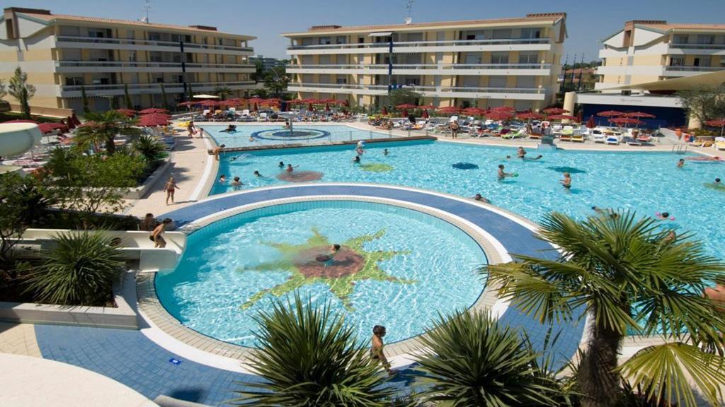 Villaggio Planetarium Resort Бибионе Екстериор снимка