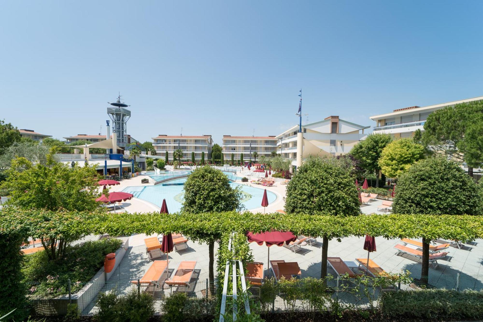 Villaggio Planetarium Resort Бибионе Екстериор снимка