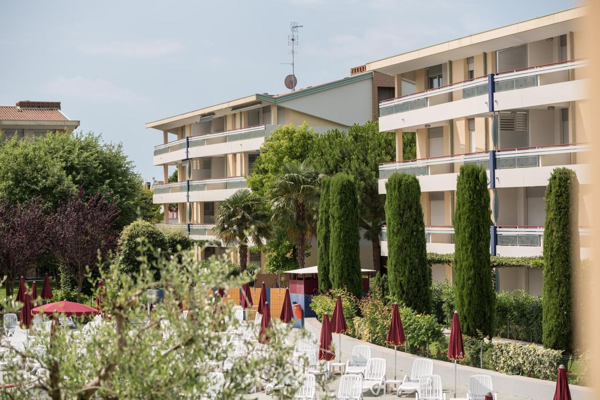 Villaggio Planetarium Resort Бибионе Екстериор снимка