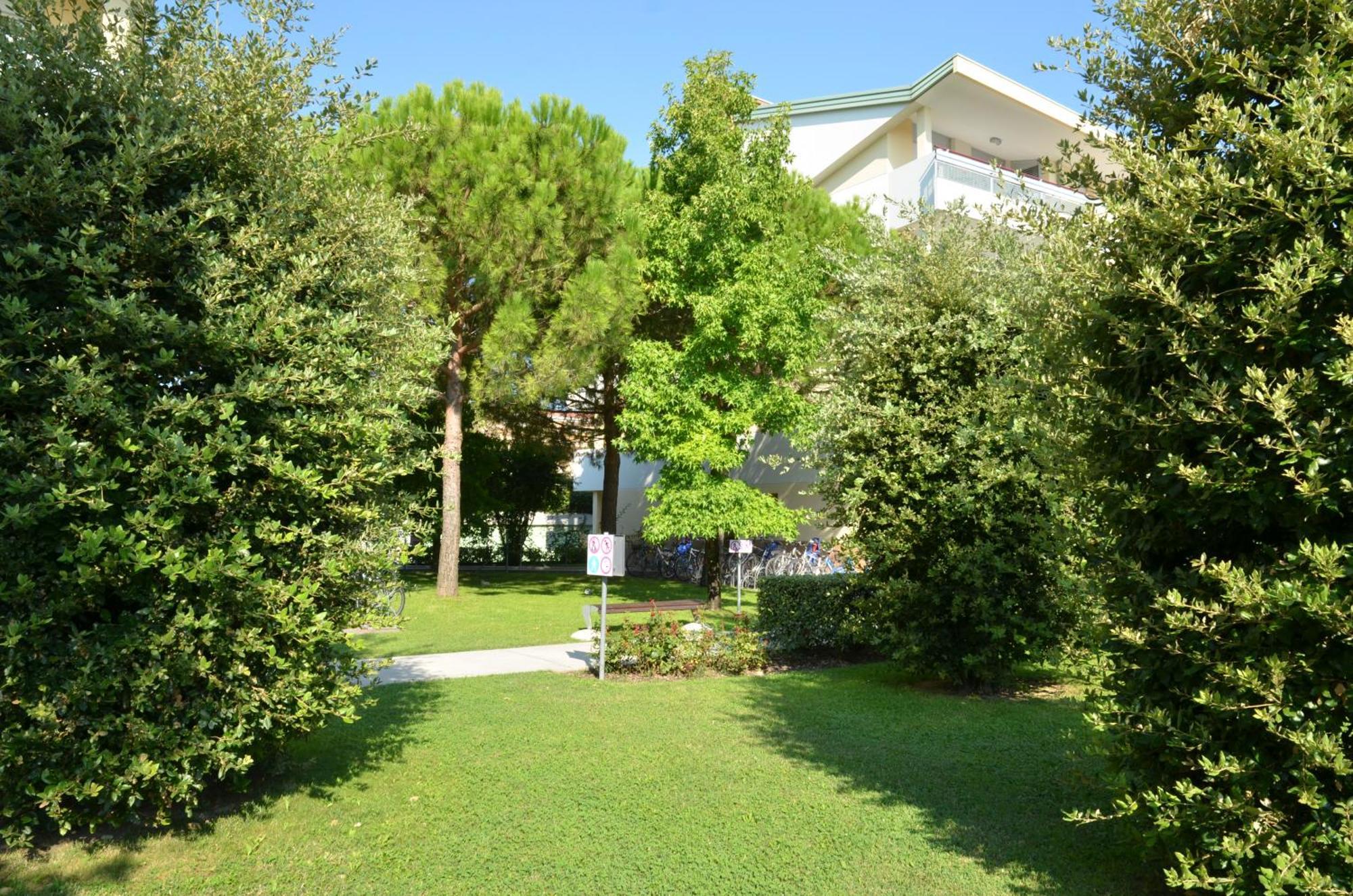 Villaggio Planetarium Resort Бибионе Екстериор снимка