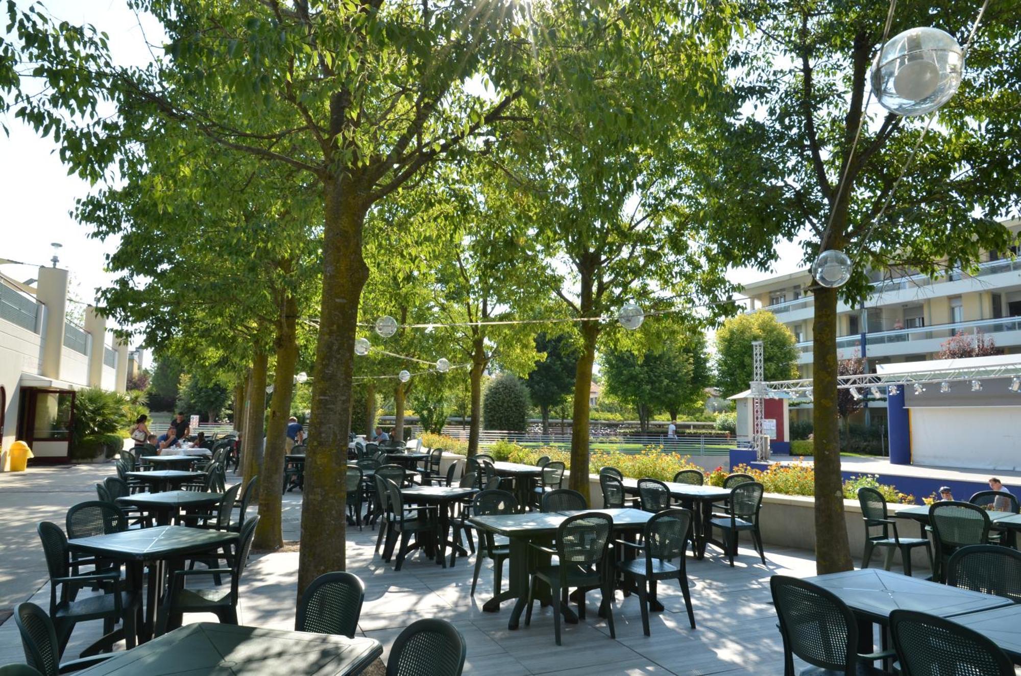 Villaggio Planetarium Resort Бибионе Екстериор снимка