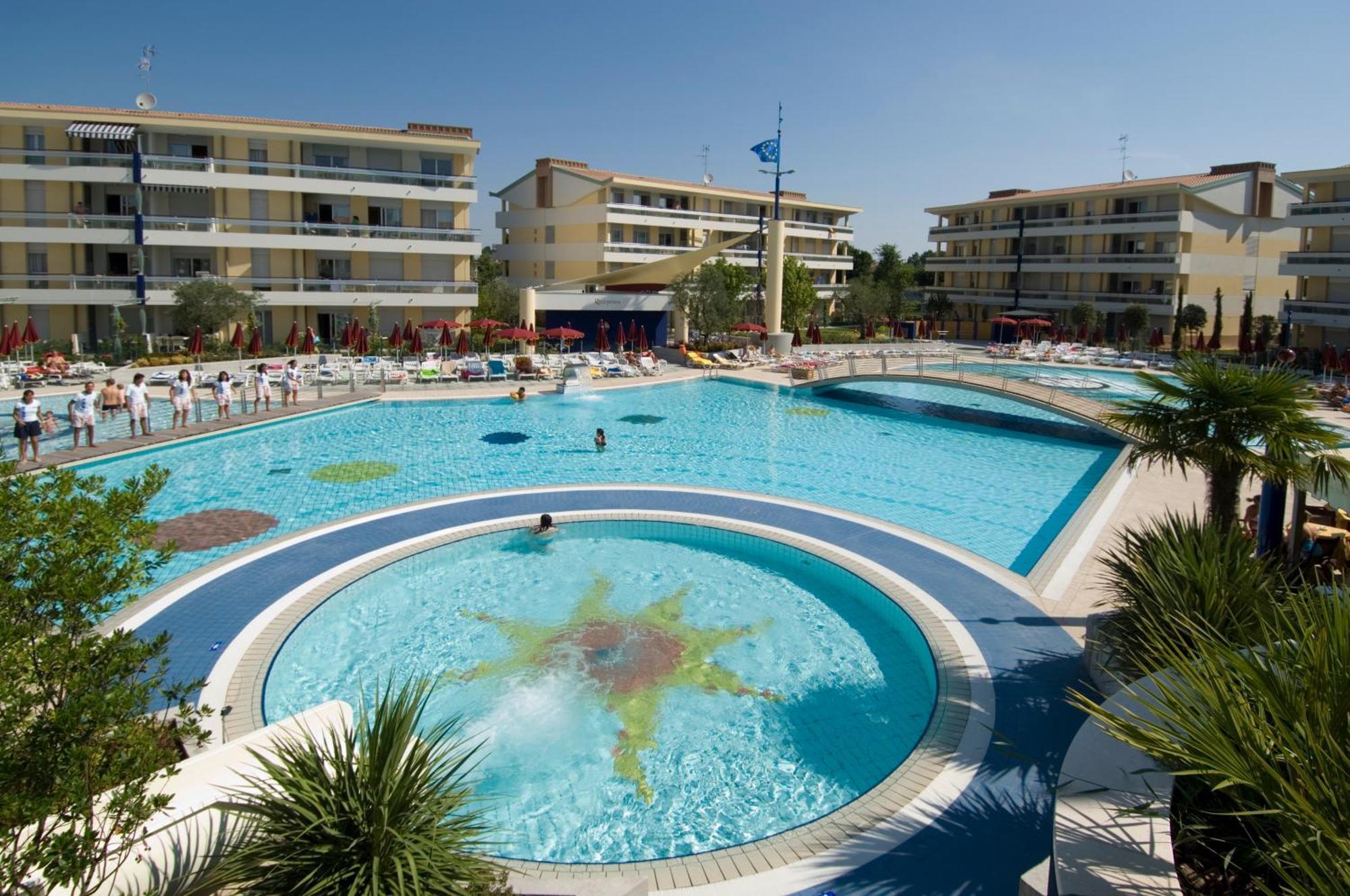 Villaggio Planetarium Resort Бибионе Екстериор снимка