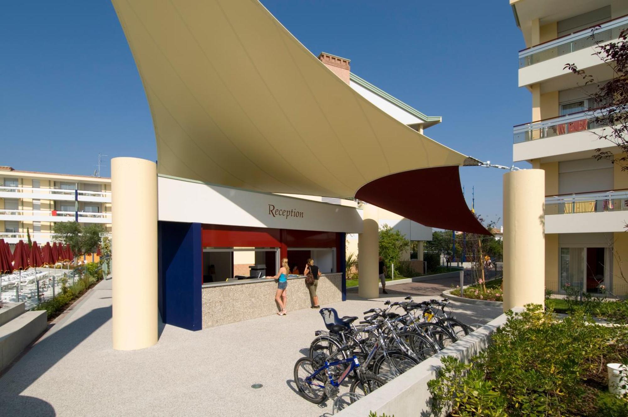 Villaggio Planetarium Resort Бибионе Екстериор снимка