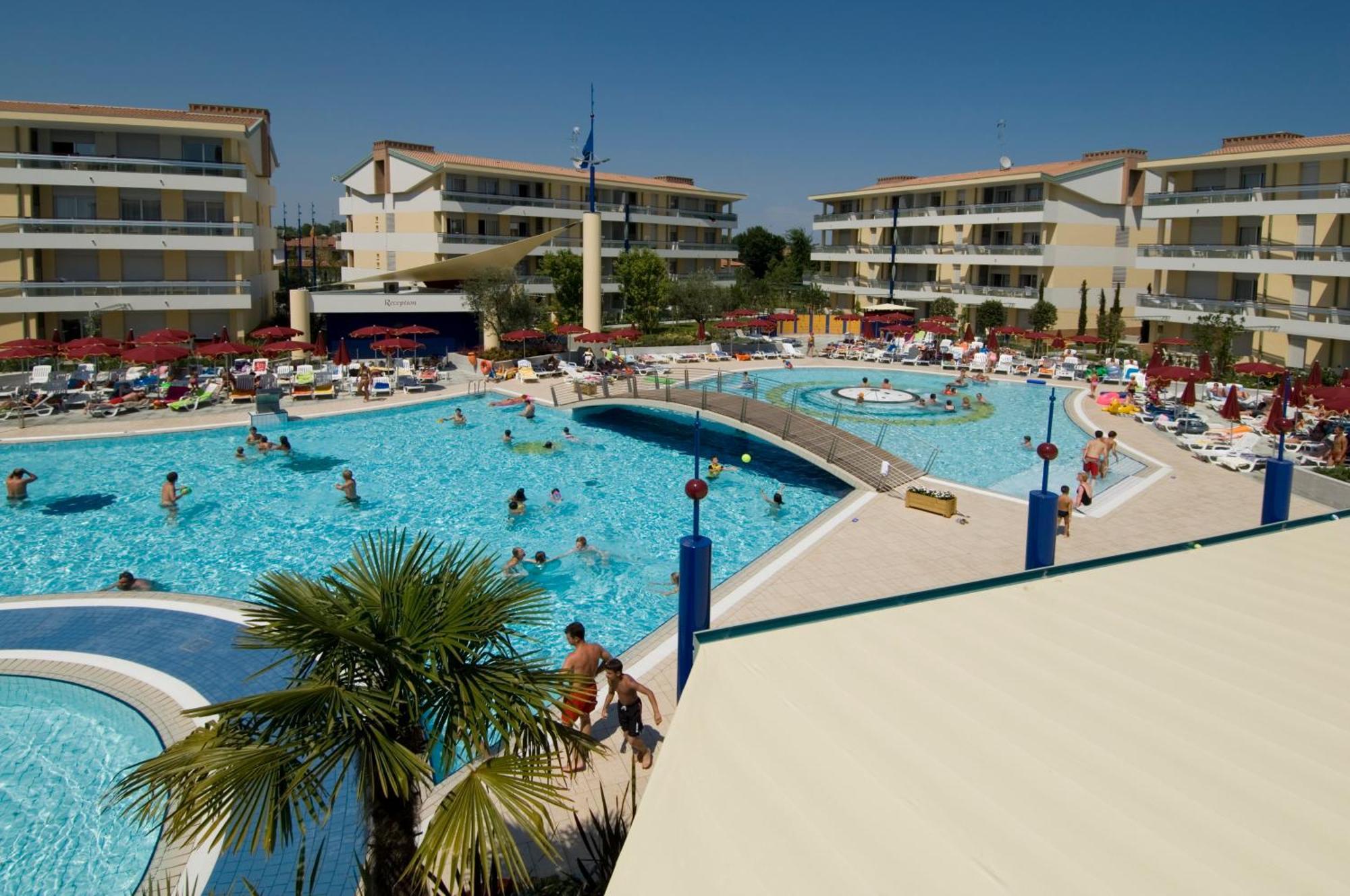 Villaggio Planetarium Resort Бибионе Екстериор снимка