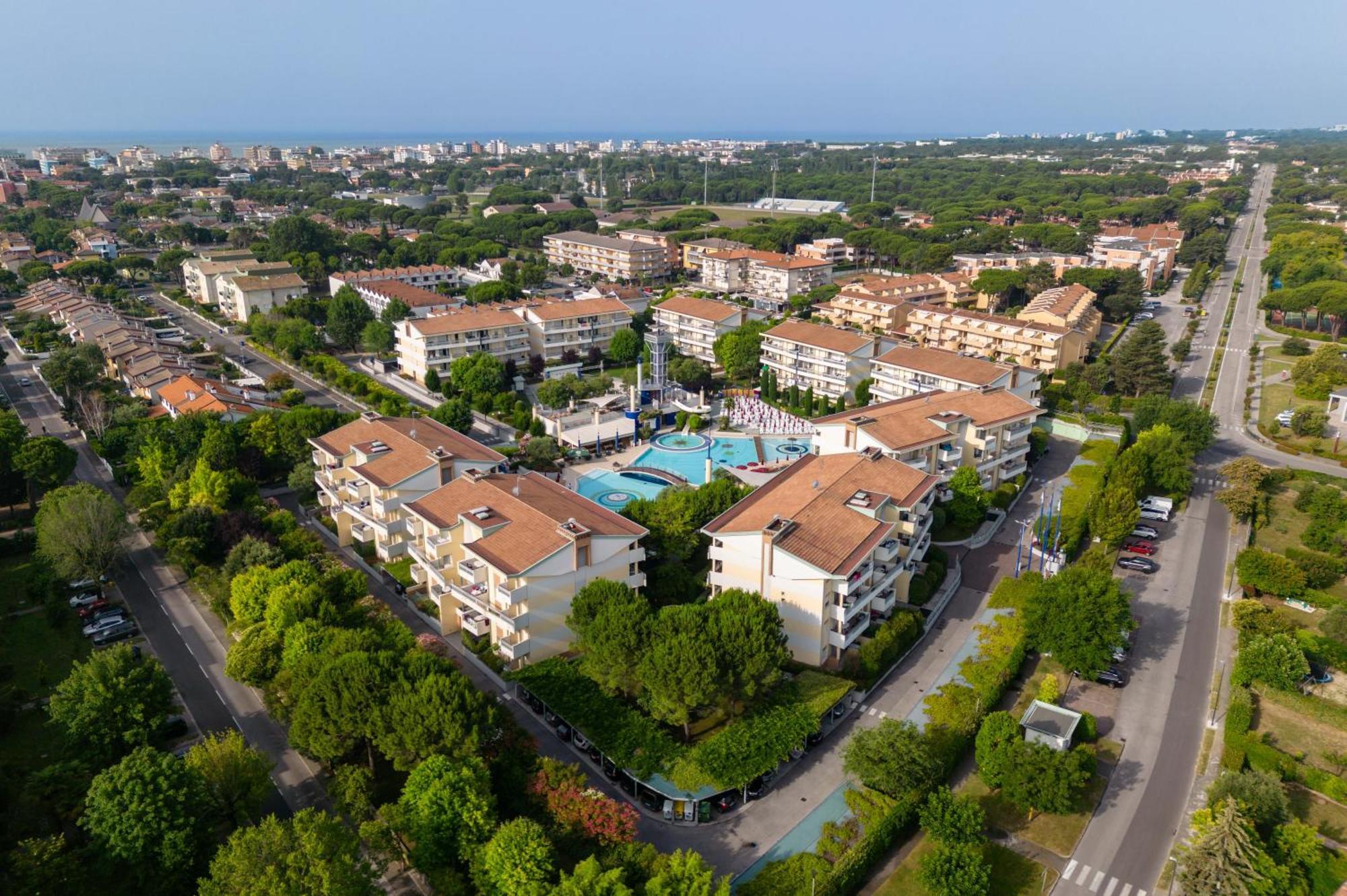 Villaggio Planetarium Resort Бибионе Екстериор снимка
