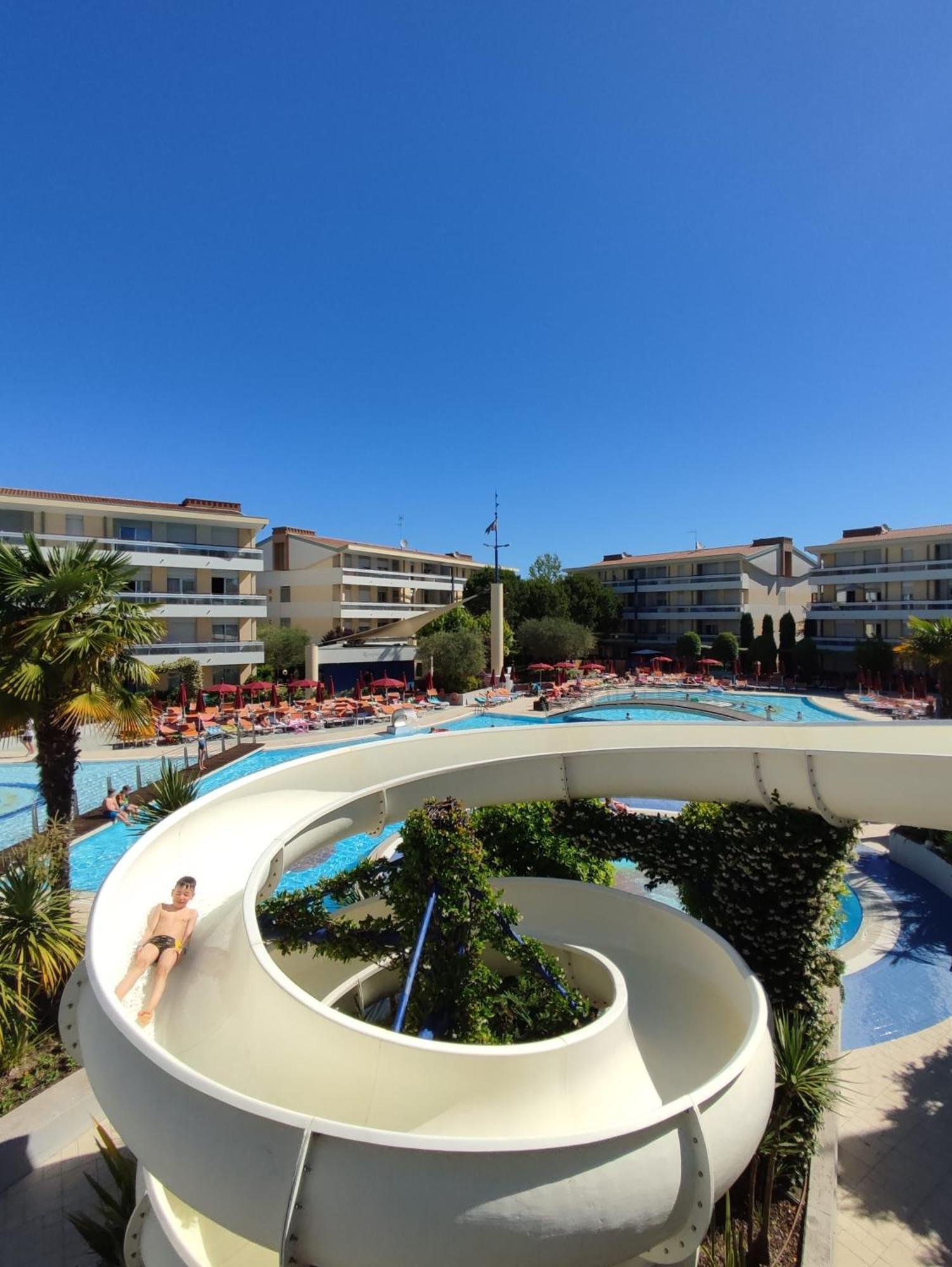Villaggio Planetarium Resort Бибионе Екстериор снимка