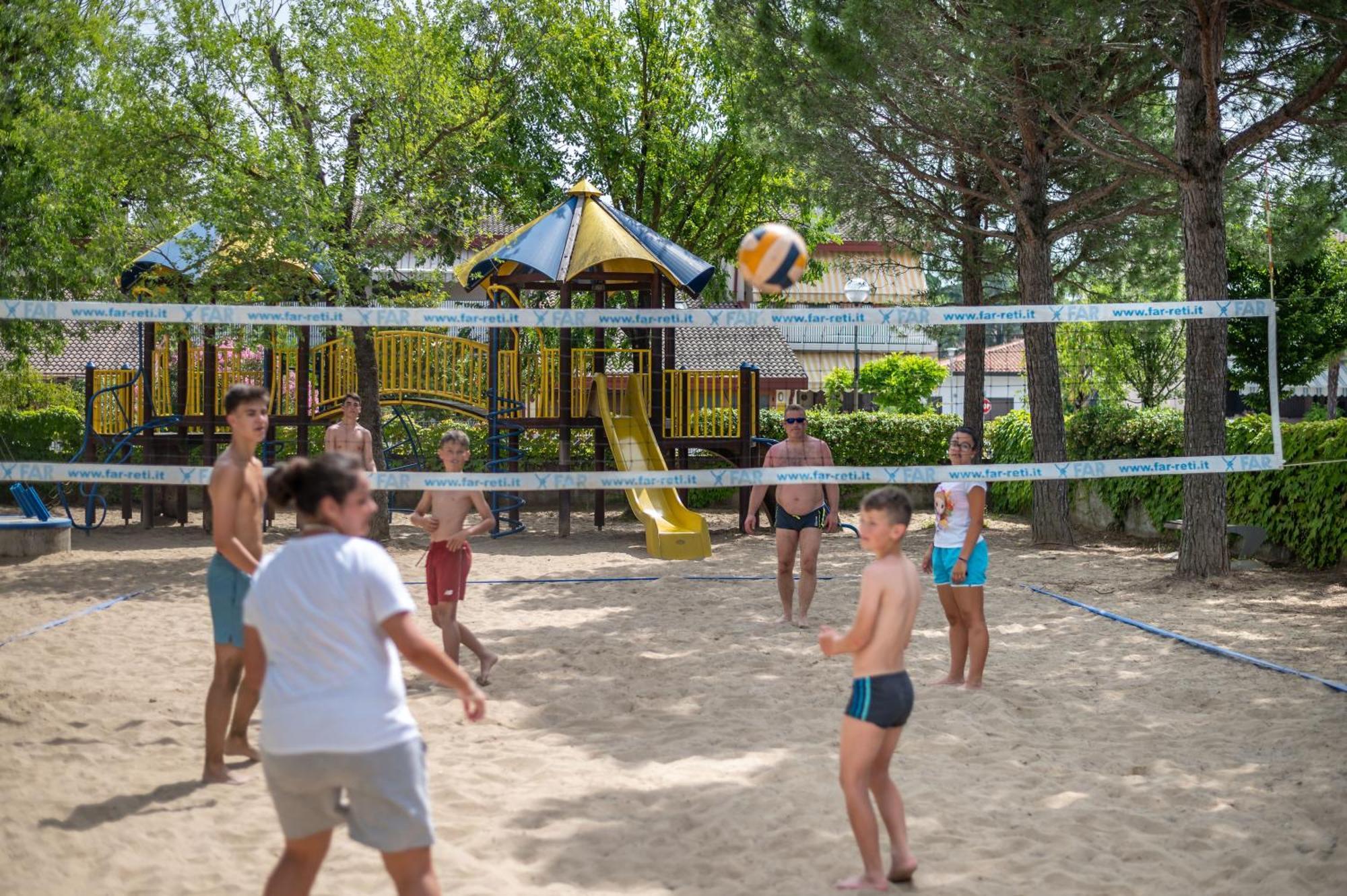 Villaggio Planetarium Resort Бибионе Екстериор снимка