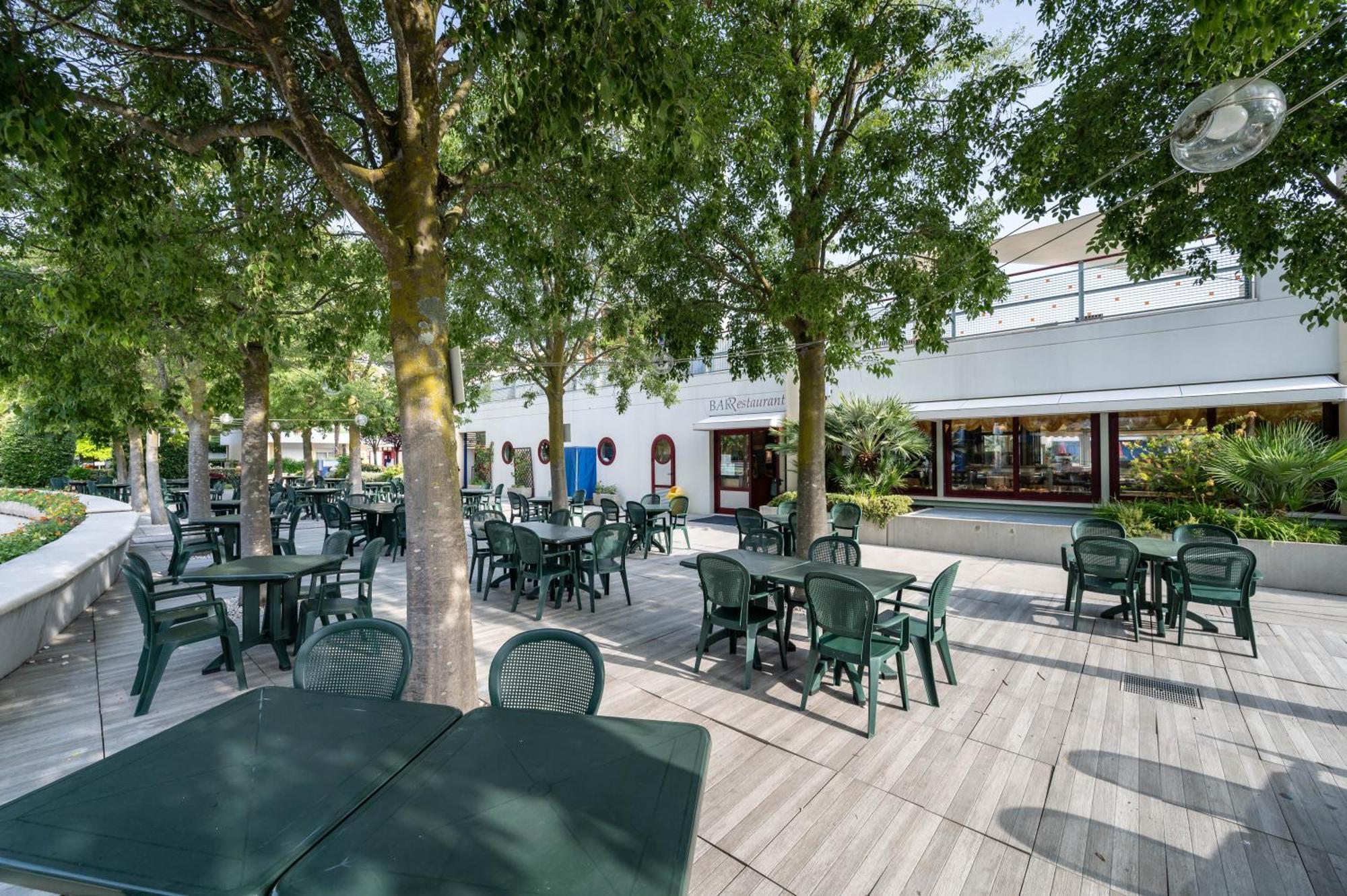 Villaggio Planetarium Resort Бибионе Екстериор снимка