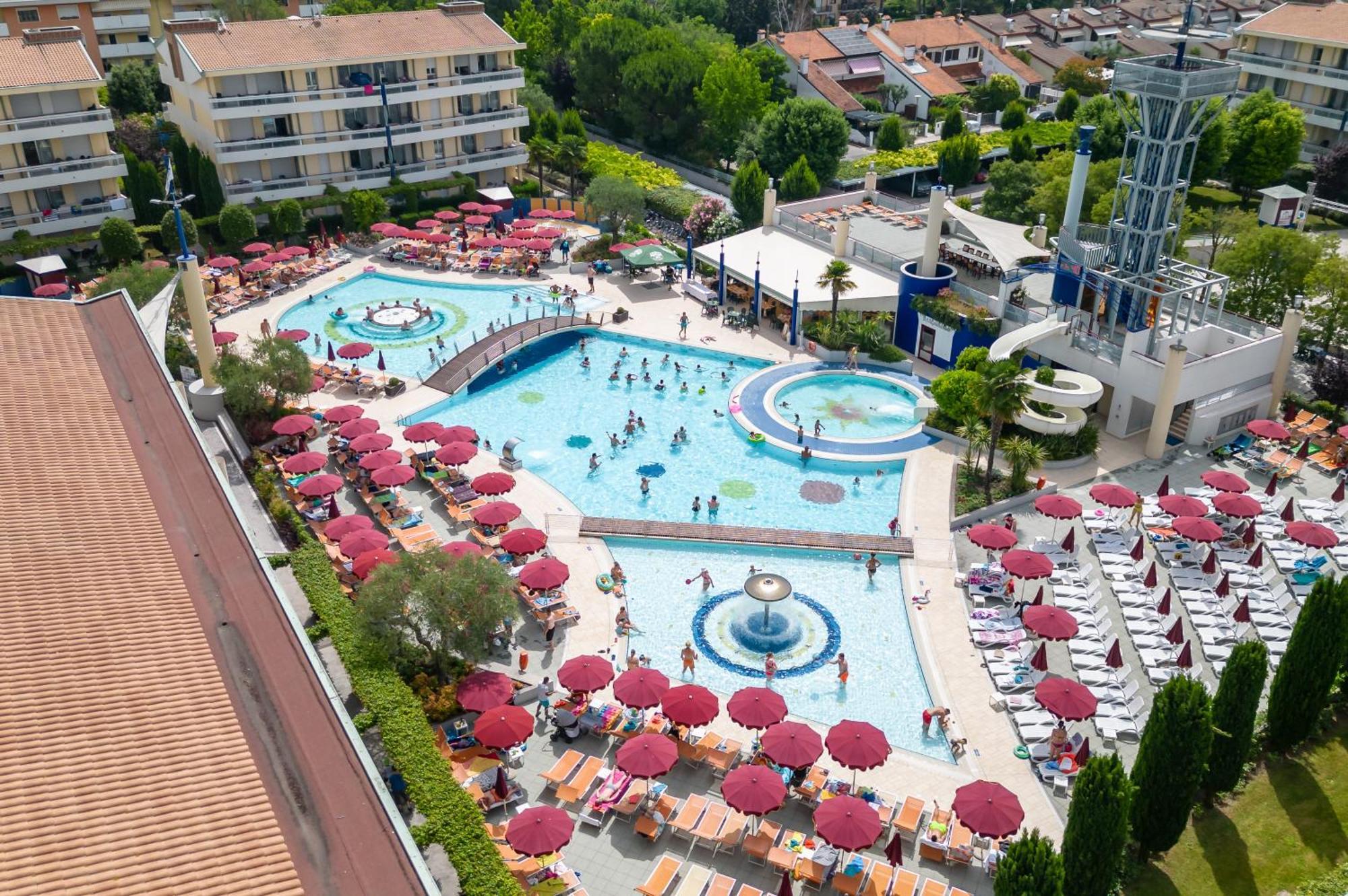Villaggio Planetarium Resort Бибионе Екстериор снимка