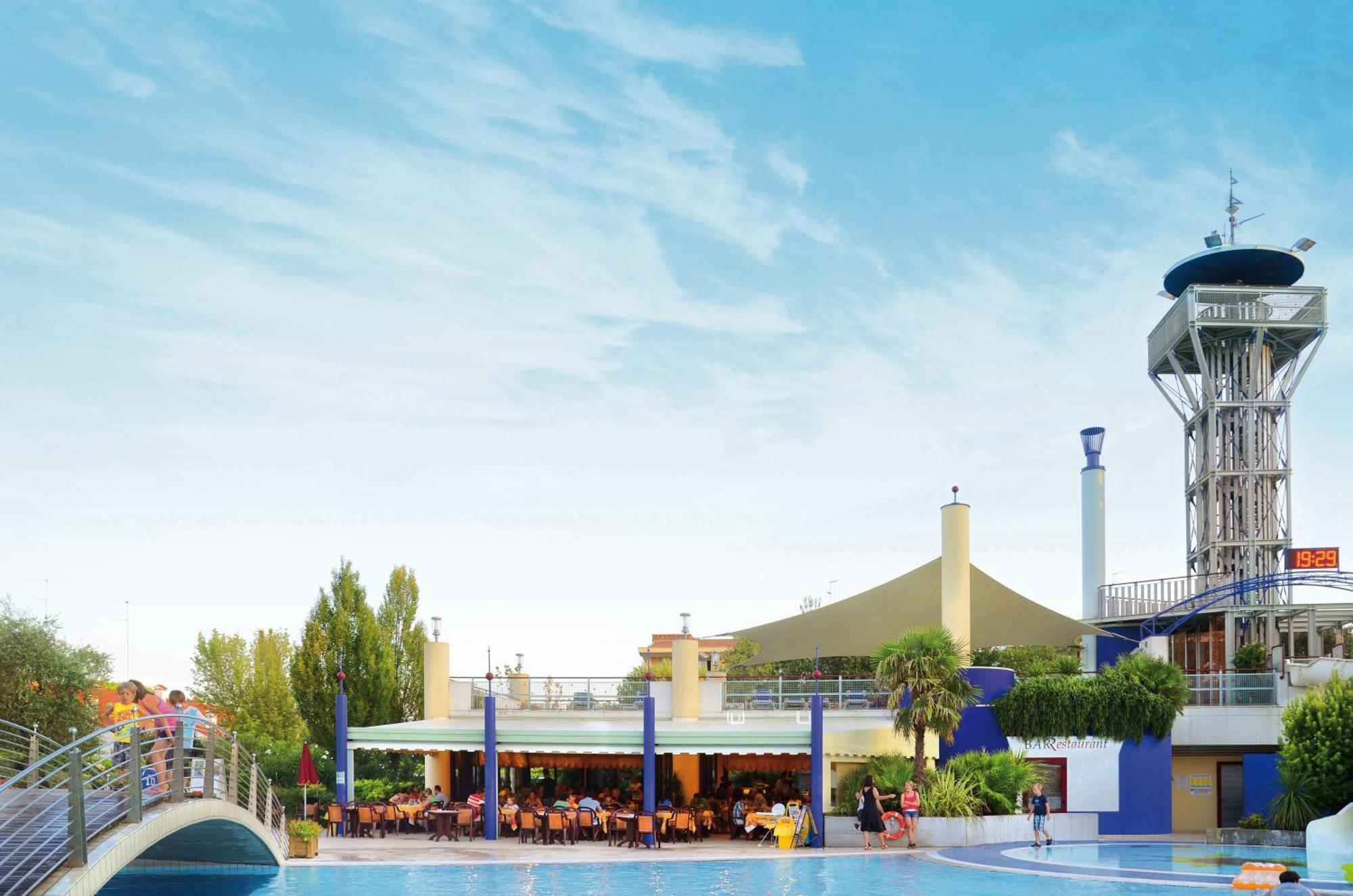 Villaggio Planetarium Resort Бибионе Екстериор снимка